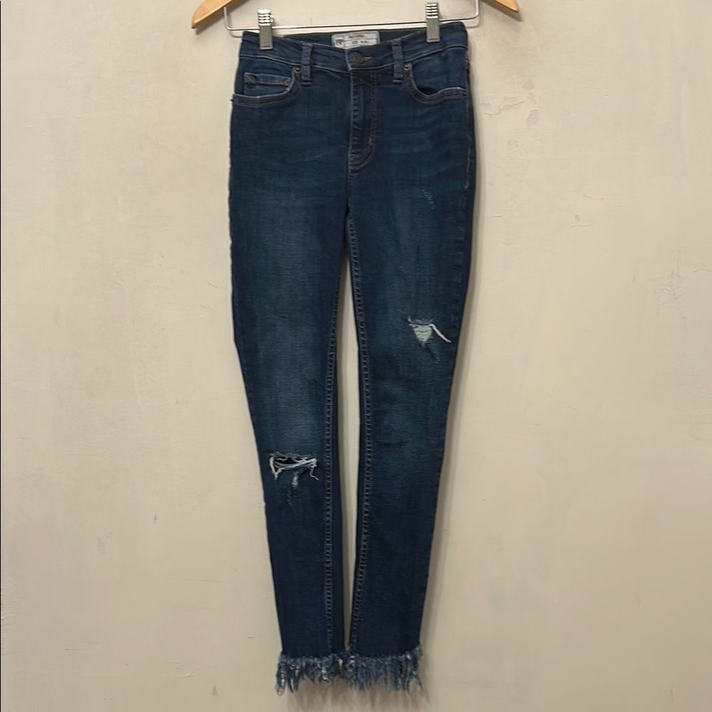 Free People Skinny Distressed Raw Hem Jeans Size 24 Euc